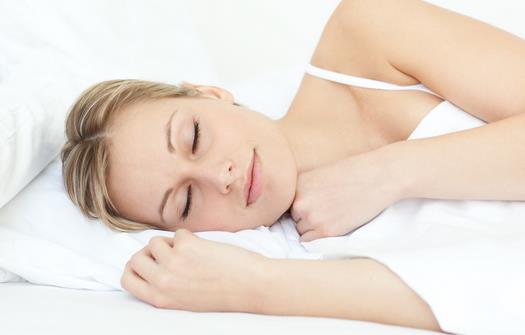 長期側(cè)睡乳房不對稱嗎 哪些習(xí)慣傷害乳房