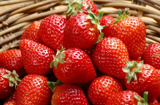 神奇!草莓居然能祛痘