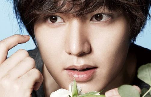 擺脫油光臉 學(xué)會(huì)正確護(hù)膚