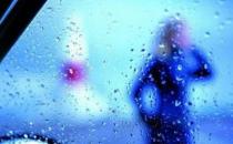 汽車擋風(fēng)玻璃有霧怎么辦？