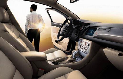 夜間會(huì)車如何避免對(duì)方的遠(yuǎn)光燈？