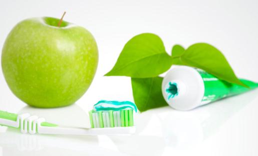 汽車的輕微劃痕用牙膏來幫忙!