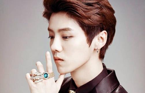 男人脂溢性脫發(fā)的癥狀表現(xiàn)