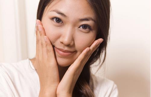 護(hù)膚:經(jīng)期長(zhǎng)痘長(zhǎng)斑怎么辦