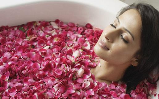 揭秘！女人洗澡豐胸真的靠譜嗎？