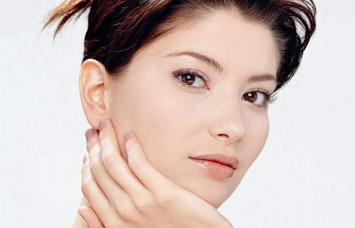 換季不穩(wěn)定爆發(fā)成人痘的快速解決方案