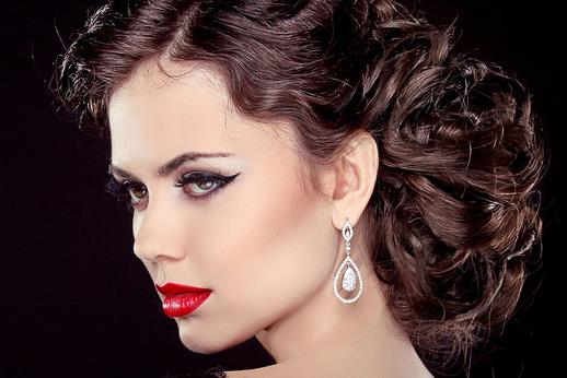 頭發(fā)分叉的解決辦法有哪些