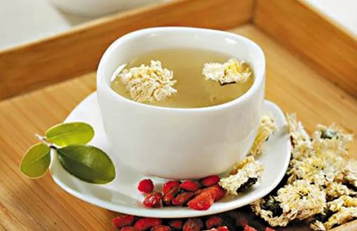 多吃“養眼”食品 防老年性白內障