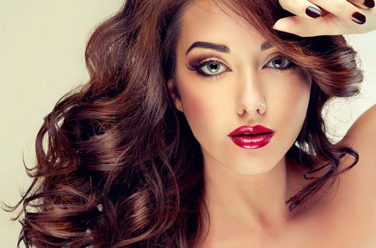 頭發(fā)分叉該怎么護理