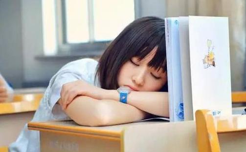 女性必知:錯(cuò)誤坐姿可致乳房下垂