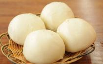 被饅頭噎住了應該怎么辦？