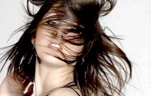 頭發開叉做好哪幾個護理 避免頭發開叉的4個方法