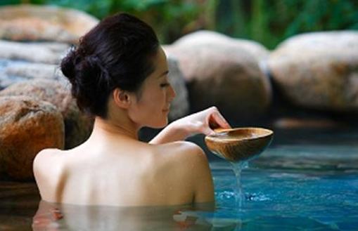 女性經(jīng)期前盡量別泡溫泉