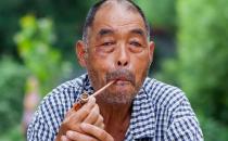 吸煙可引發(fā)冠心病！