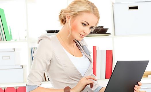 長(zhǎng)期面對(duì)電腦的OL女性護(hù)膚技巧