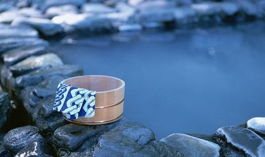 泡溫泉吃什么最好？泡溫泉要抓緊補水！