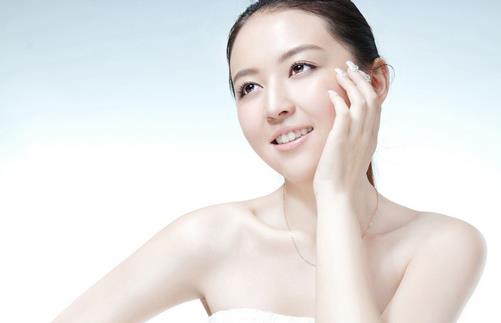 神奇彩妝術 打造水潤嘟嘟唇