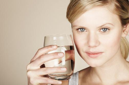 早晨起床一杯水 女性養生遵循七法則