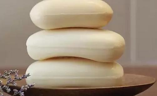 女人千萬不要用香皂擦洗胸部