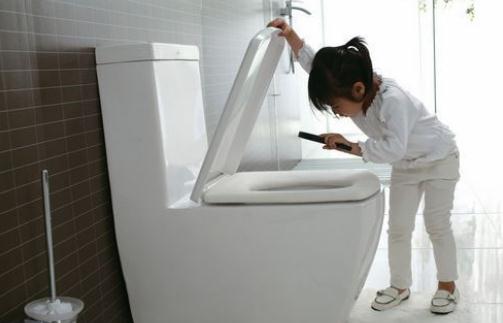 馬桶堵塞？教你自己動手疏通馬桶！