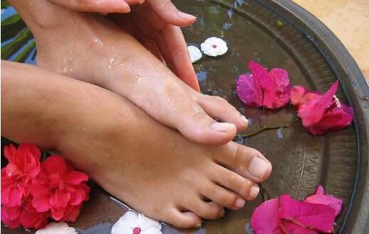 老人怎樣利用腳養(yǎng)生