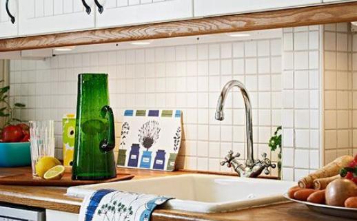 家庭除濕除潮妙招:衣柜除潮可用報紙