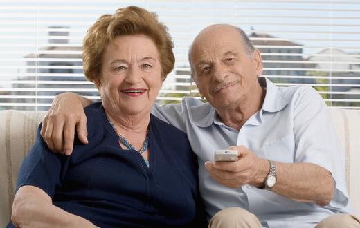 老年人看電視需要注意的事項