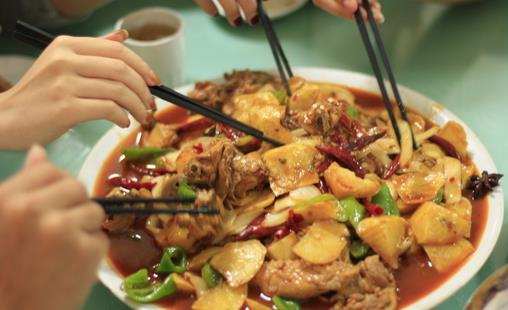 沙灣大盤(pán)雞怎么做?大盤(pán)雞的經(jīng)典做法