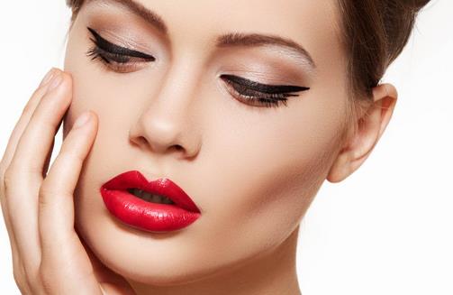 如何選購適合自己的唇線筆?