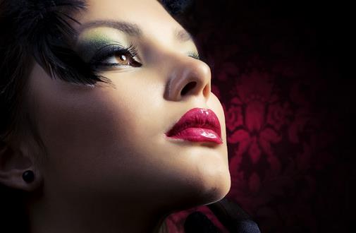 初學(xué)化妝者該如何畫(huà)眼影