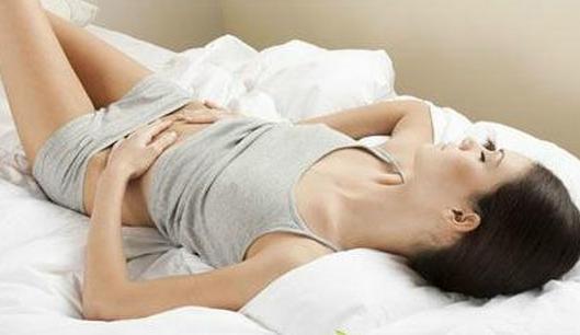 年輕女性突然下腹疼痛的七隱患