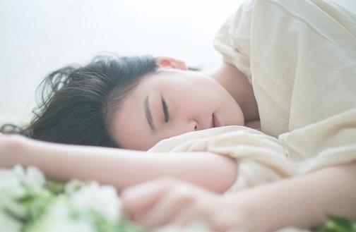 蓋厚被子容易得肩周炎?預防它注意這五點