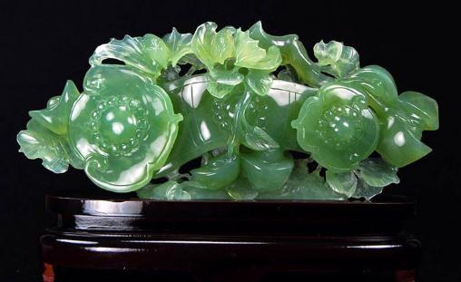 岫巖玉與翡翠有什么區別?