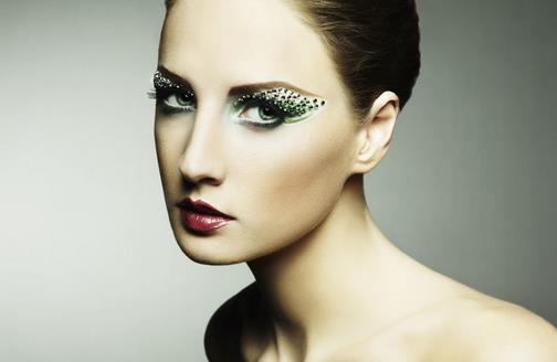 彩妝師教你怎么畫眼線不暈染