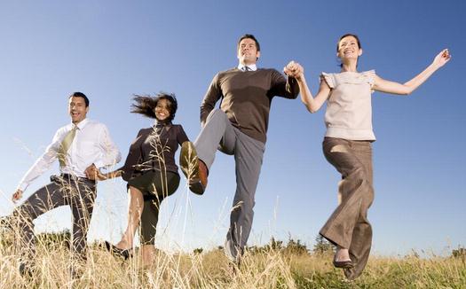 職場人際關(guān)系法則：多匯報(bào)