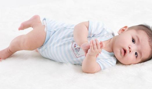 母乳喂養的寶寶會消化不良小解密