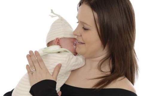 寶寶打嗝和睡姿有什么關系嗎?