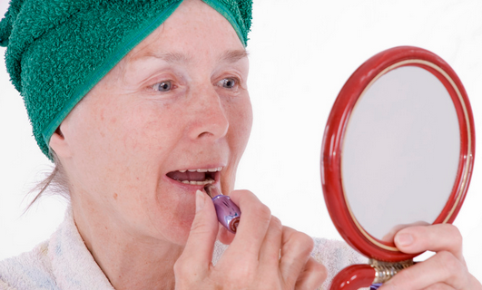 化妝有助于老人找到積極心態(tài)