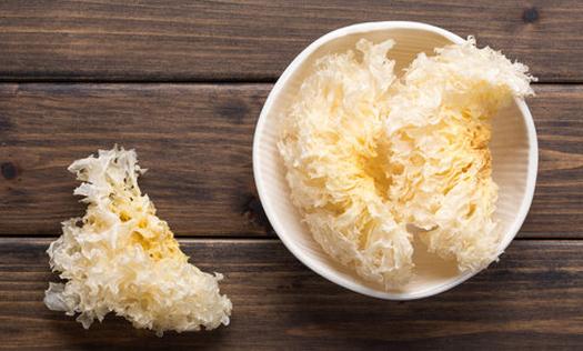 銀耳的養(yǎng)生做法:銀耳雪梨羹的做法