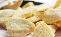 睡前含梨過夜能護嗓嗎？