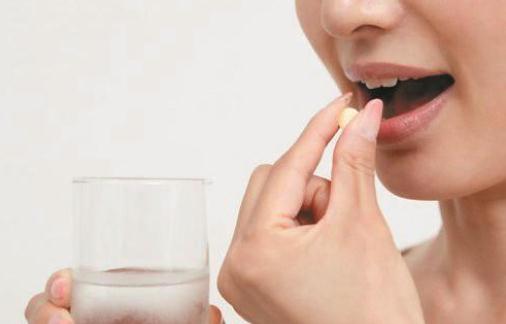 吃護(hù)胃藥不宜喝太多水