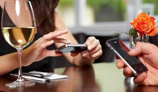 朋友聚會上如何打開話題?