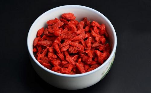 枸杞幫你白發(fā)變黑發(fā)