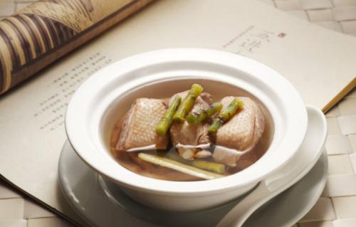 季節交替腸胃不適？石斛燉豬瘦肉來調理