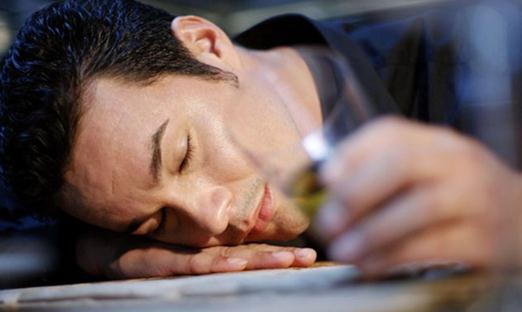 飲酒前后千萬別吃這些藥！