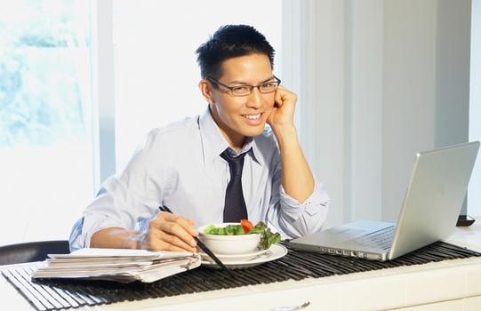 男人吃飯太快帶來的危害