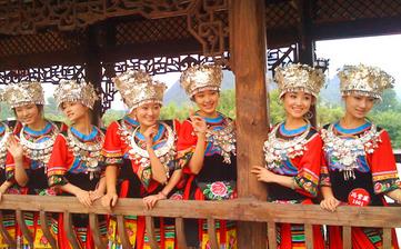 【土家族】土家族簡介_土家族傳統(tǒng)節(jié)日_土家族風(fēng)俗習(xí)慣_土家族服飾 【土家族】土家族簡介_土家族傳統(tǒng)節(jié)日_土家族風(fēng)俗習(xí)慣_土家族服飾