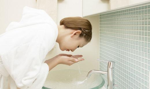 洗臉6個(gè)步驟不可少