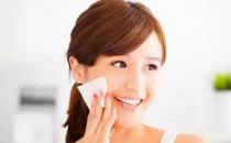 如何保持水嫩肌膚？補水是關(guān)鍵！