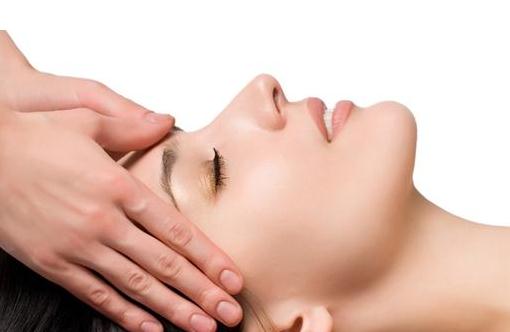 擦保養品加以按摩效果更好哦！